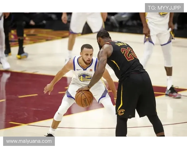 库里与詹姆斯畅谈未来商业合作计划期待共同卖酒的机会