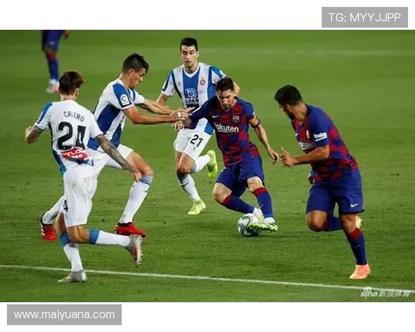 赫内斯质疑巴萨巨额债务为何未降级其他国家早已处理此类问题 赫内斯质疑巴萨巨额债务为何未降级其他国家早已处理此类问题