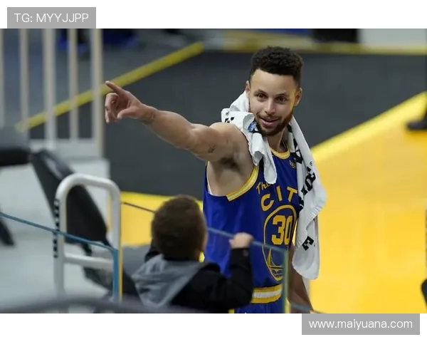 库里强调年轻球员的重要性呼吁全队以积极能量共同努力争胜